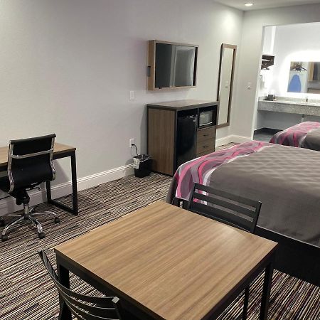 Palace Inn Crosby 外观 照片