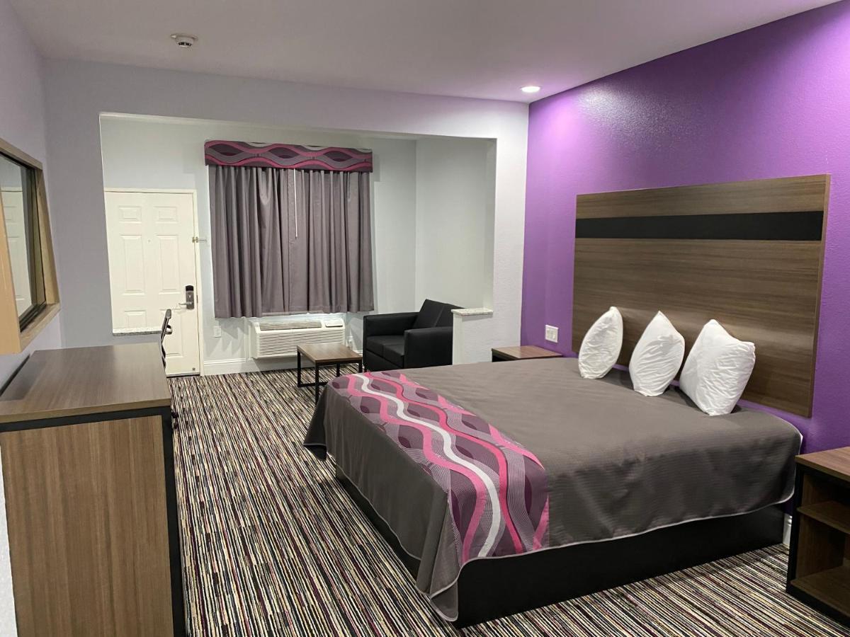 Palace Inn Crosby 外观 照片
